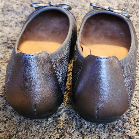 Vionic Minna 8W Pewter Snake Skin Ballet Flats Round Toe Vio-Motion Arch Support - Picture 3 of 8